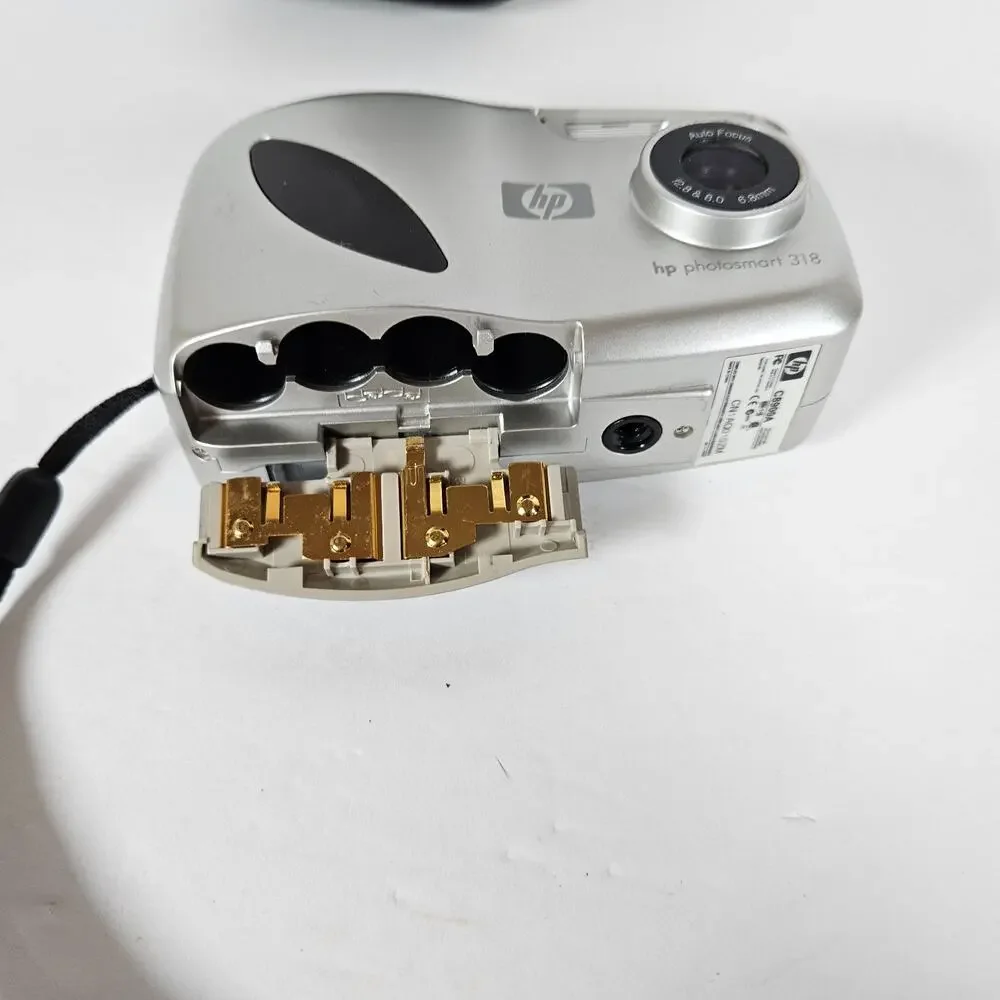 HP PhotoSmart 318 Digital Camera 2.3MP Tested Working w/ Case & 64MB CF Card